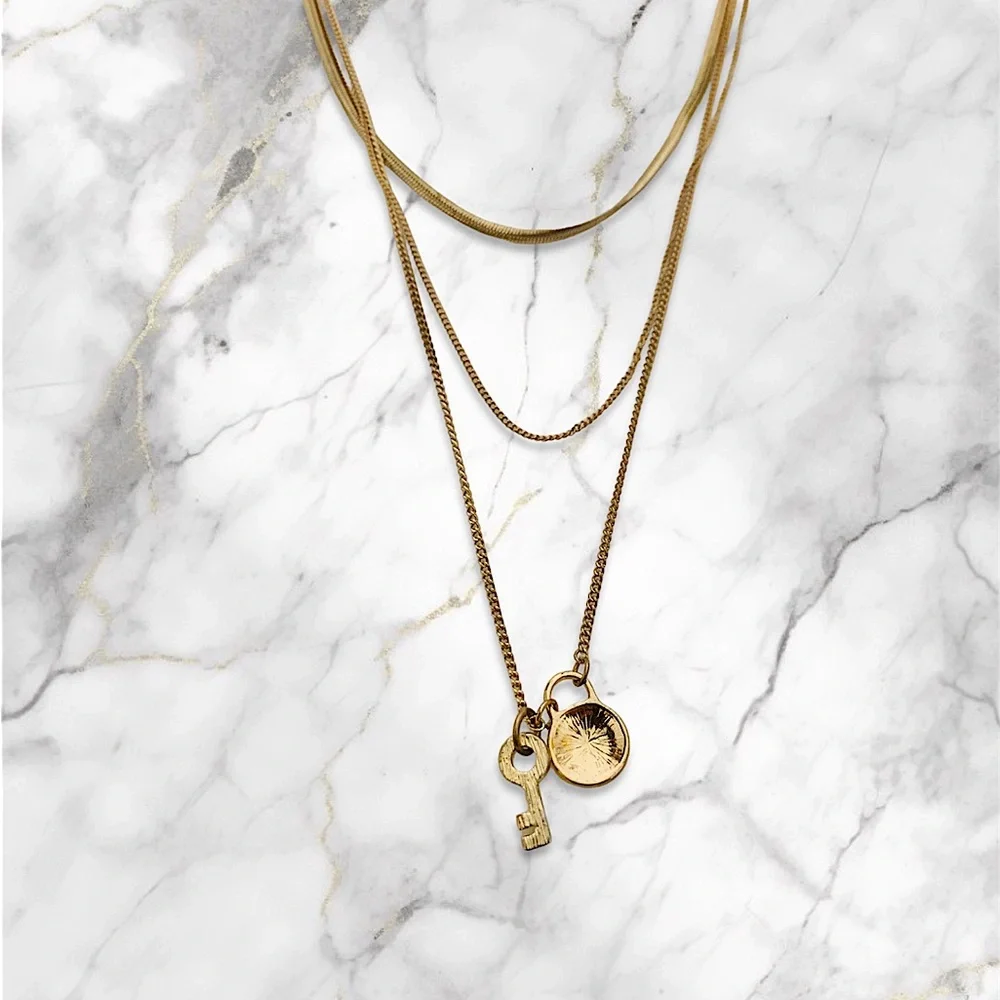 WOMENS LAYERED KEY & LOCK NECKLACE